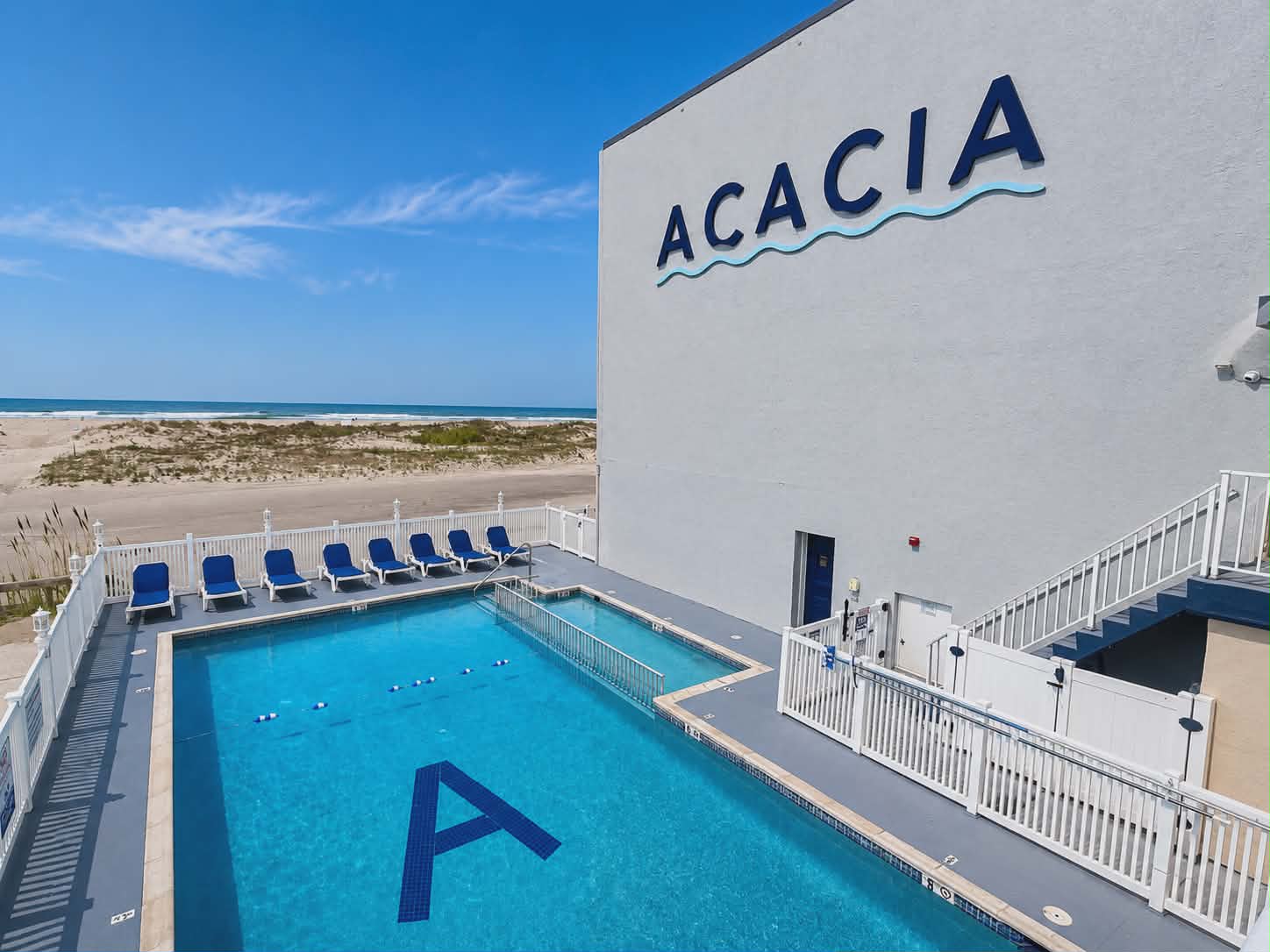 Acacia pool with ocean view